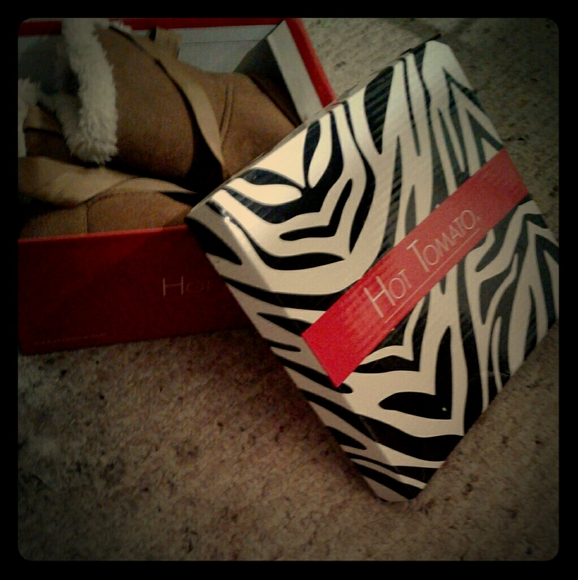 Hot Tomato Other - Winter boots with ribbons❄🌨